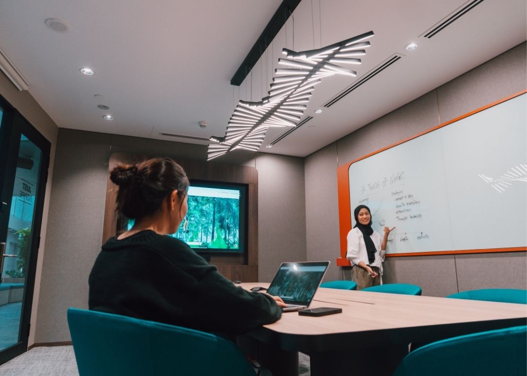 meeting room at justco singapore changi airport terminal 3