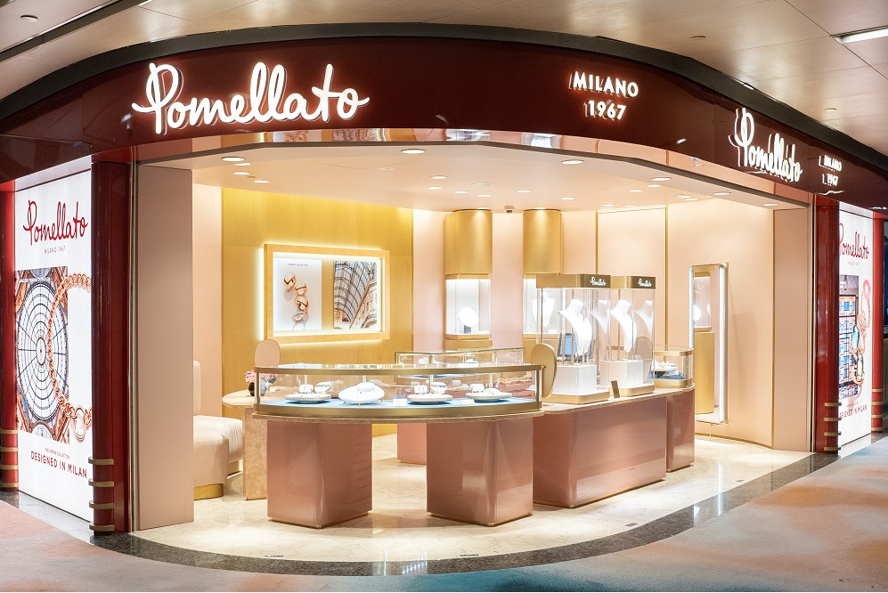 Pomellato’s shopfront in T2 Transit, with its jewellery on display.