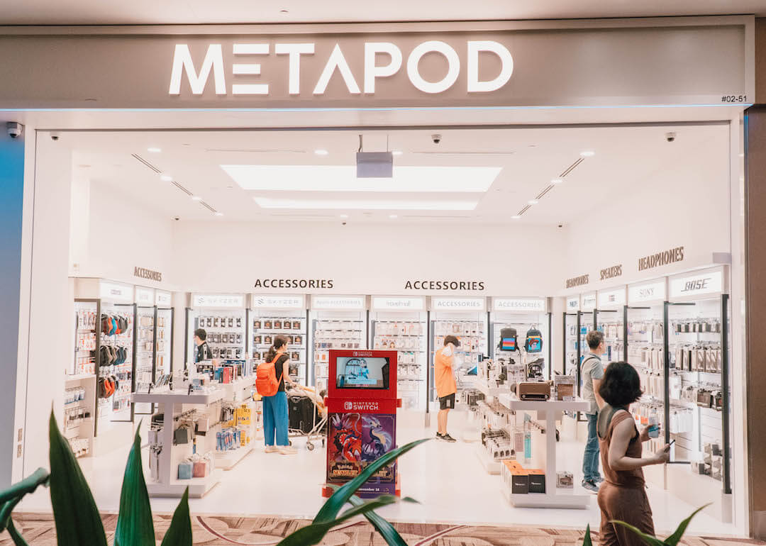 Metapod, changi airport terminal 4 shopping