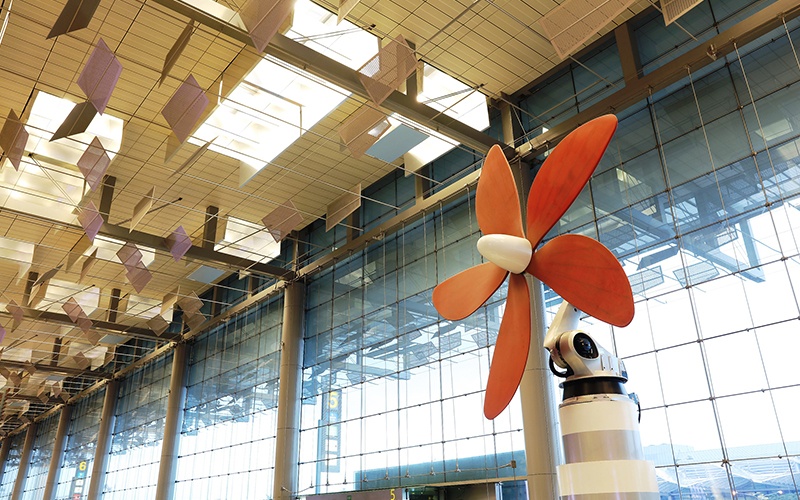 Daisy by Christian Moeller, interactive sculpture exhibit, Changi Airport Singapore