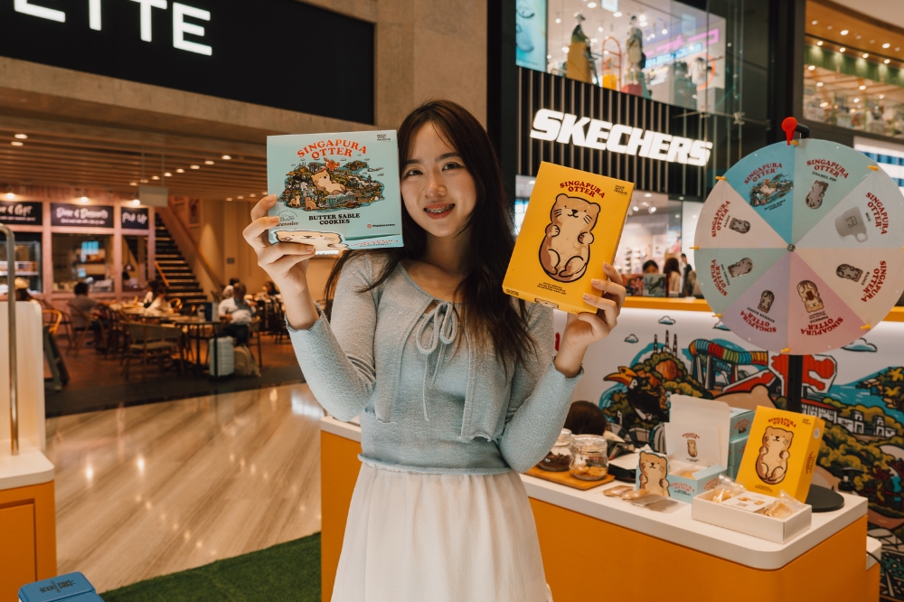 Singapura Otter pop-up store with souvenirs 