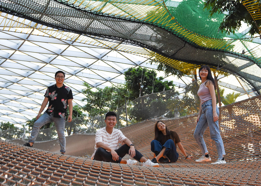 walking and bouncing net at canopy park, jewel singapore