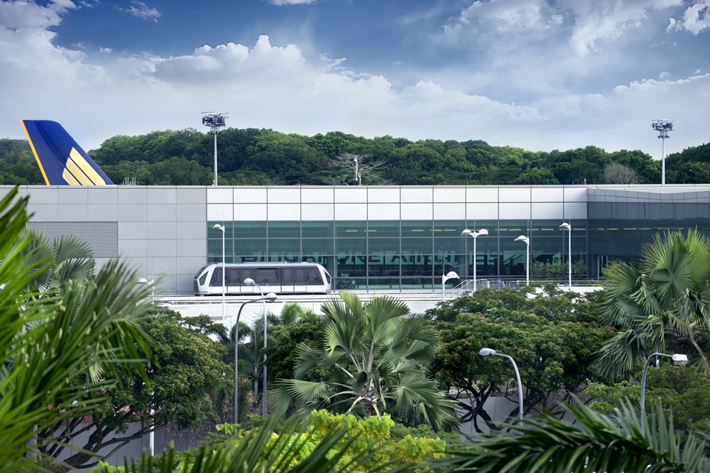 singapore changi airport skytrain