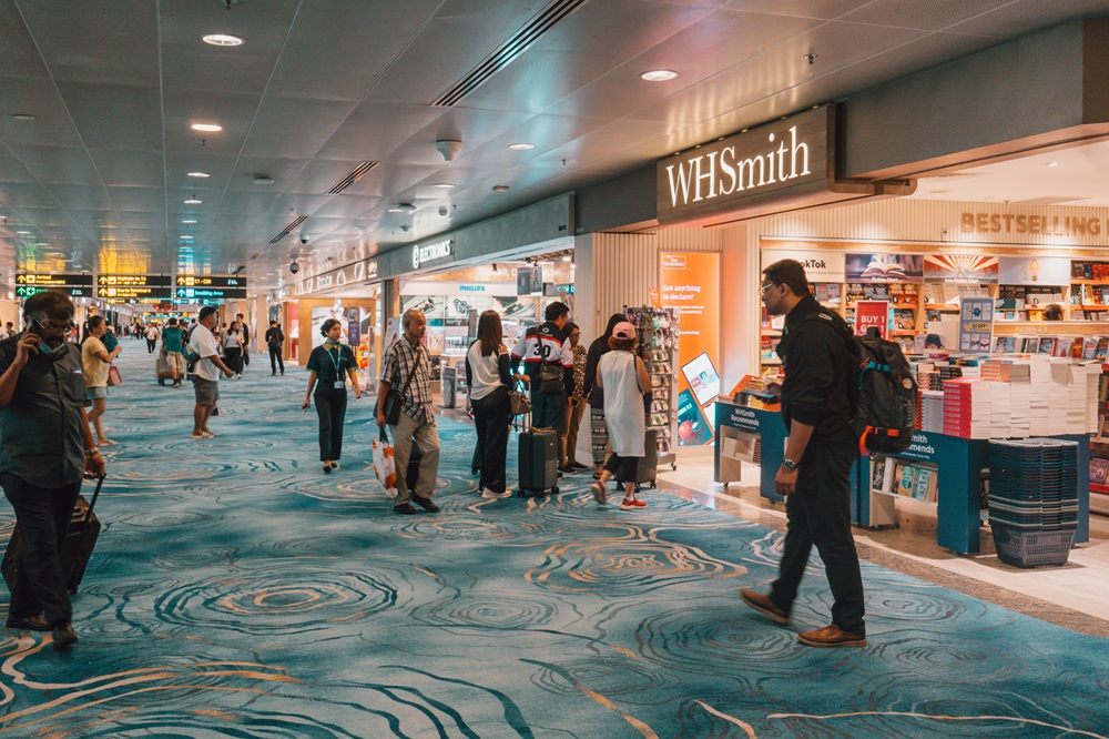 wh smith changi airport