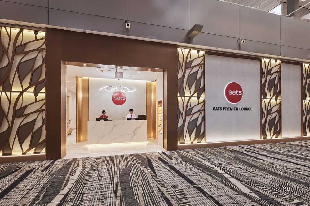 reception desk at changi airport terminal 3 sats premier lounge