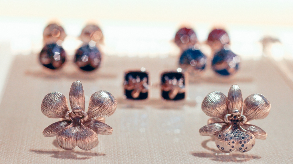 Picture of rings inspired by the Vanda flower
