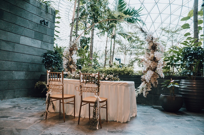 solemnisation table and flower arch at the valley view private suite at jewel changi airport, nice small wedding venue in singapore