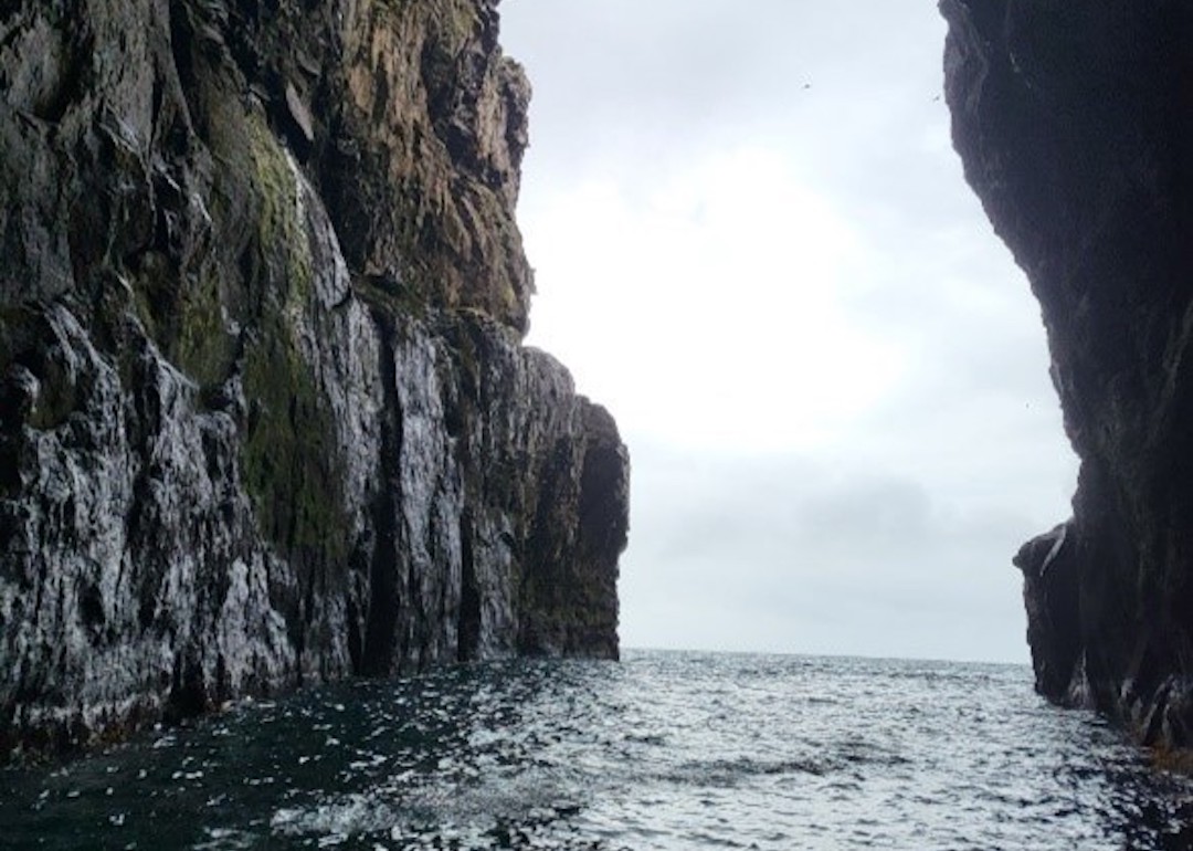 klæmintsgjógv sea cave boulders on faroe islands