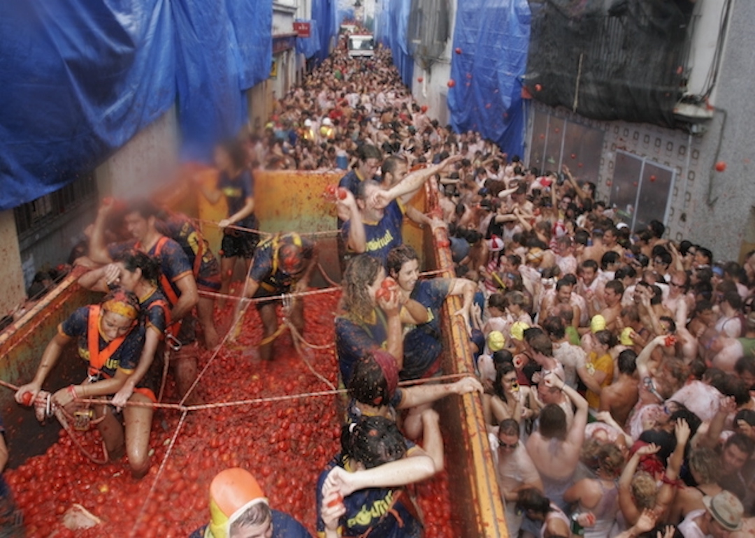 tomato festival spain