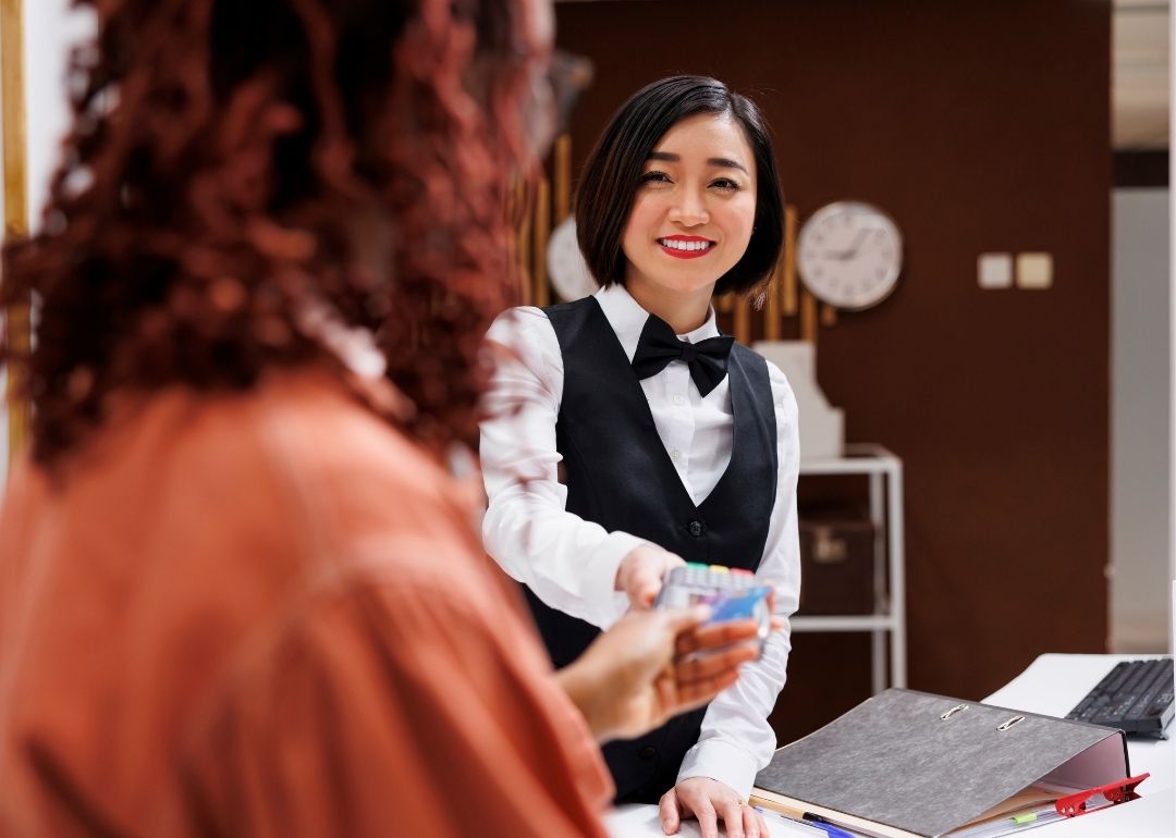 tourist leaving a tip in japan