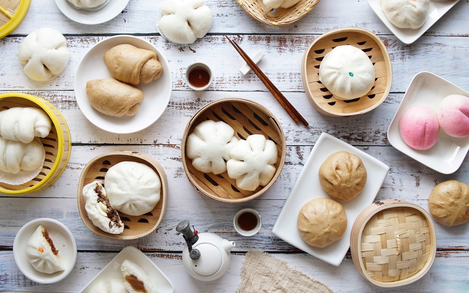 an array of steamed bao from 家传之包 home