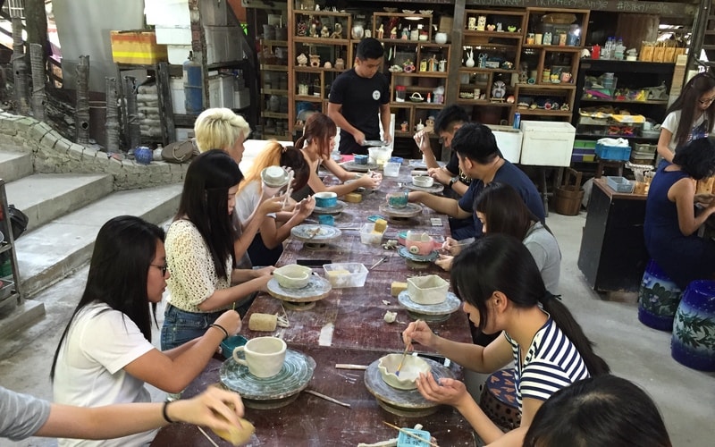 Pottery workshop at Thow Kwang