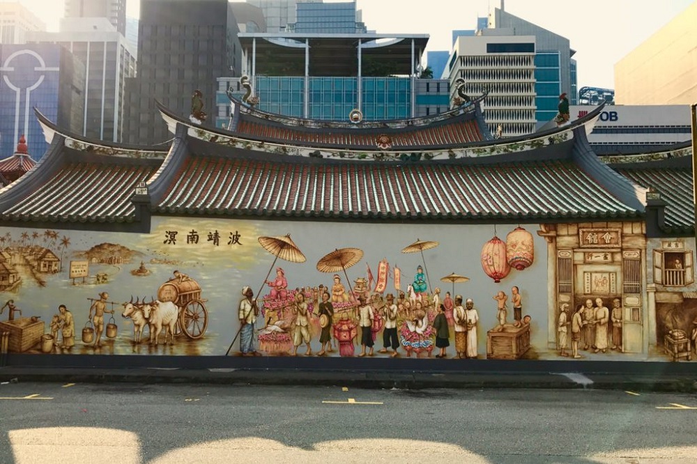 the thian hock keng mural near amoy street food centre