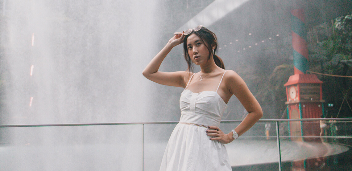 Instagram hacks: 5 Fool-proof poses to improve your Instagram game